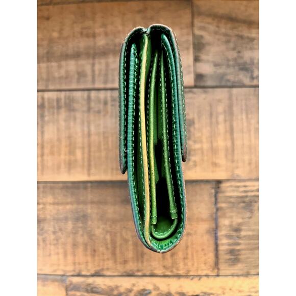 LOUIS VUITTON Green Epi Leather Small Compact Wallet - Picture 4 of 13